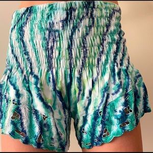 Stretchy flared shorts